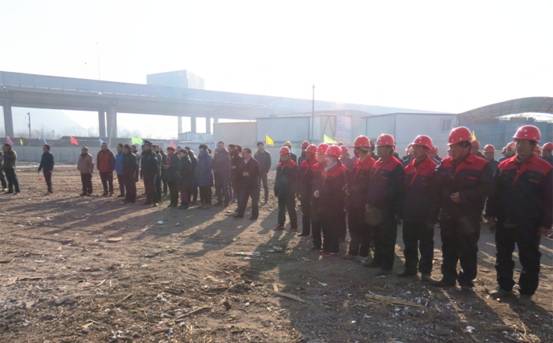 揚鞭策馬喜圓發(fā)展夢，萬眾一心共筑新長城