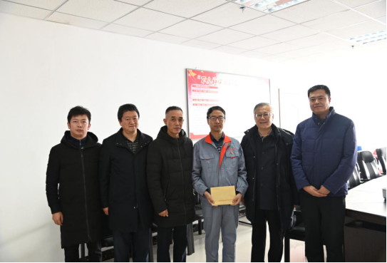 走訪(fǎng)慰問(wèn)專(zhuān)家人才，為人才創(chuàng)新?tīng)I(yíng)造良好的環(huán)境