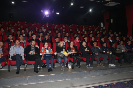 青物集團(tuán)黨委集中組織觀看優(yōu)秀紀(jì)錄片《厲害了，我的國》